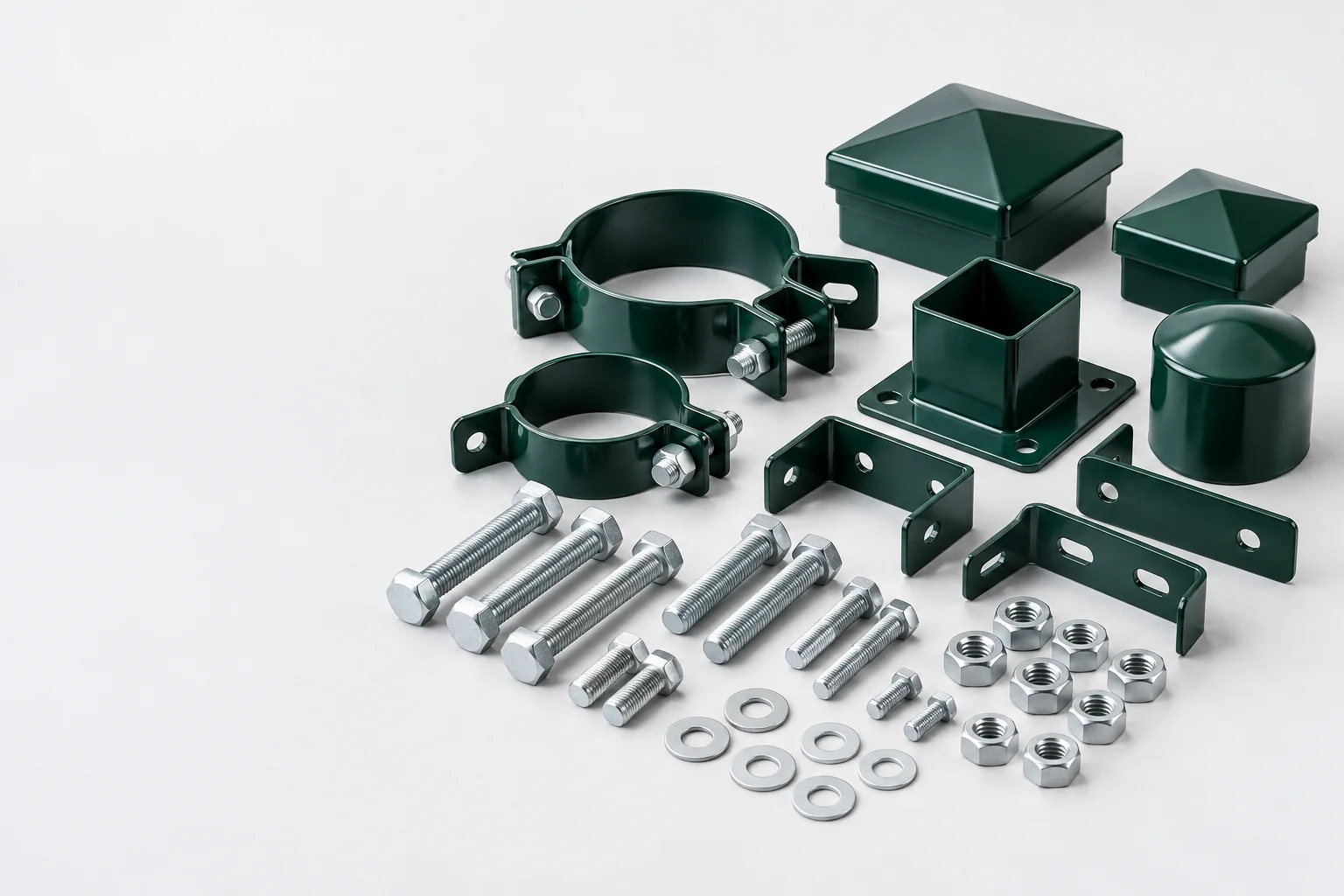 Accesorii metalice pentru montarea gardului